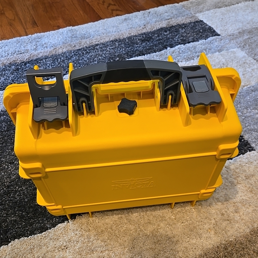 Invicta Yellow Protective Case - Picture 3 of 4
